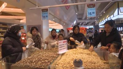 【视频】炒货飘香年味浓 供销两旺迎新春
