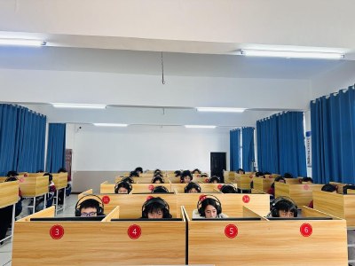 分水中学进行英语听说期末考试