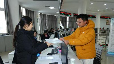 从“好几天”到“一分钟”：汉川“秒办”服务为项目开工抢时间