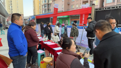 【视频】汉川：招聘会开进商圈 40多家企业提供1000多个岗位