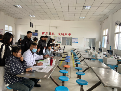 里潭中学三百余名学子参与汉川市视力检测活动  