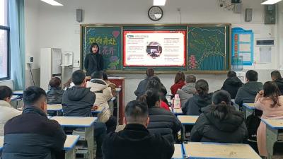 官备塘中学举行七八年级学生家长会