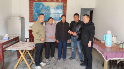 田二河镇退休老党员干部捐资6000元购买路灯