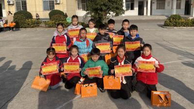 汉正小学举行社团优秀社员与社长表彰活动