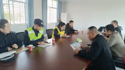 里潭乡开展交通安全暨禁毒专题会议