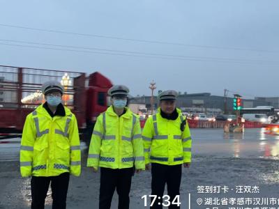 交警17小时新闻特写，寒夜“亮剑”铸忠诚
