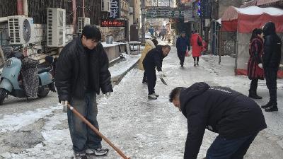 风雪映初心 共治护通途——欢乐街社区全员破冰保民生