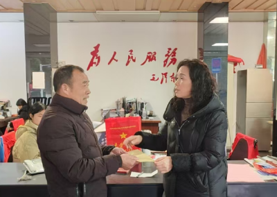 仙人位社区开展新春老党员慰问行动