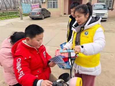 翰墨送福迎新春 平安宣传进万家