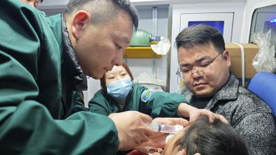 汉川市卫健系统党员干部合力护航迎新春焰火晚会