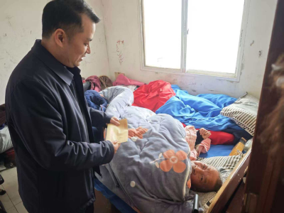 中洲农场开展“廉洁新春行”走访慰问困难党员活动