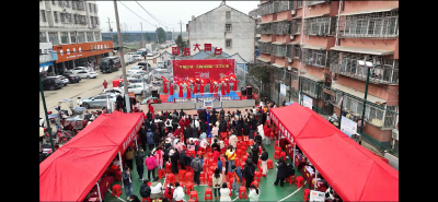 刘家隔年货大集卖爆了，半天万元土货被抢空