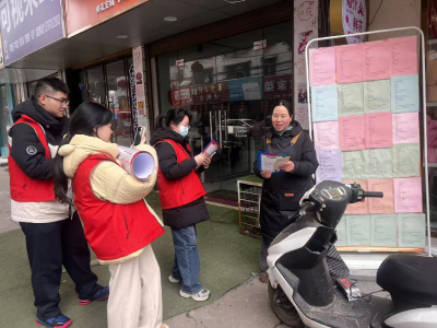 六合垸社区开展反诈禁毒集中宣传活动