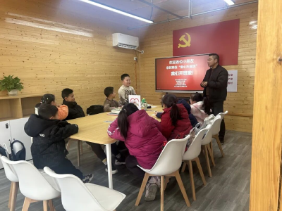 青联委员走进爱心托管班