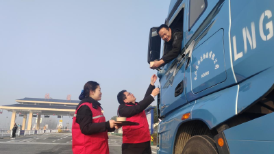 春运首日遇大雾 福星管理所温馨服务暖司乘