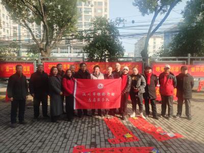 汉川市开展“荆楚银龄行动”义写春联活动