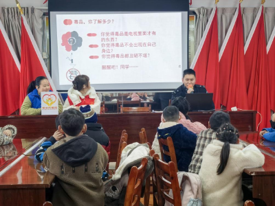 垌塚镇：托管班开小灶，因材施教伴成长