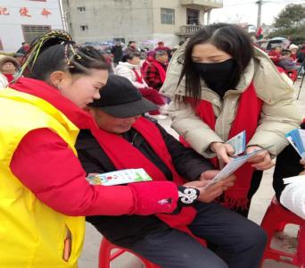 里潭乡借村晚宣传让禁毒反诈入人心