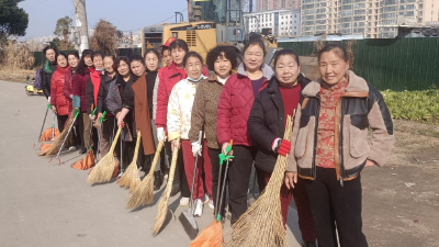 清理垃圾 共建洁净涵闸