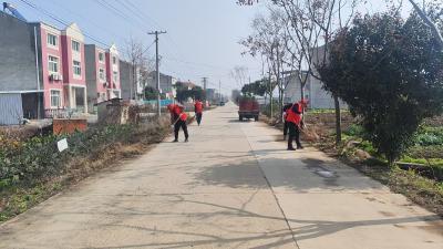 城隍镇全力扮靓家园迎新春