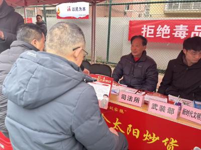 法治护航年货节 平安祥和迎新春