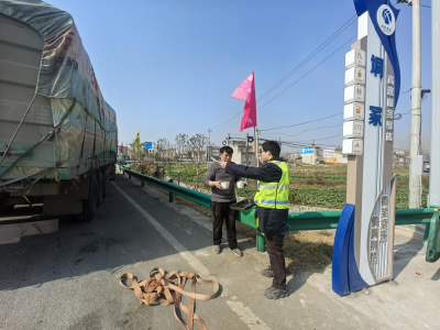 离合片“罢工”困车道 守望相助暖归途