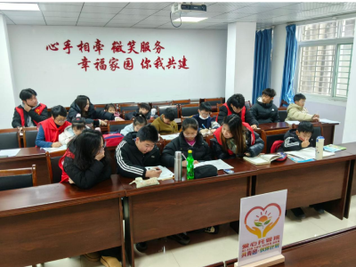 汉川外国语学校教师助力汉川市公益托管班