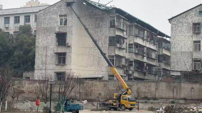 群众安全不能扯皮推诿，西湖路社区主动作为除险护百姓  