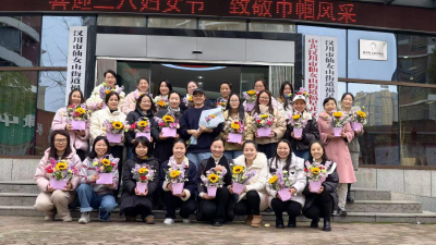 党员献艺暖人心 花香情浓庆三八 ——福星社区开展庆“三八”花艺公益课堂活动