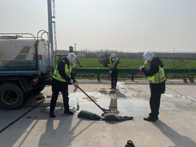 汉川市中洲收费站开展危化品车辆泄漏应急演练