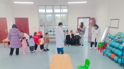 健康体检进校园 护航幼苗共成长 