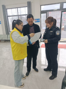 里潭乡多部门联合开展禁毒反诈宣传活动