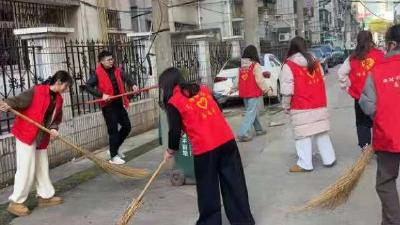 广场路社区：清洁家园迎省考 共筑宜居新环境 