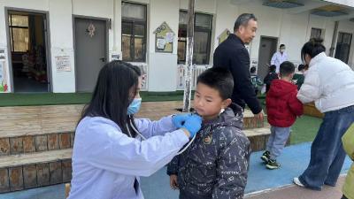 新河卫生院走进汉正中心幼儿园开展儿童健康体检