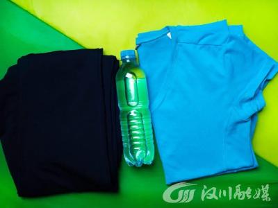 聚酯纤维衣服是旧塑料瓶做的？真相可能和你想的不一样......