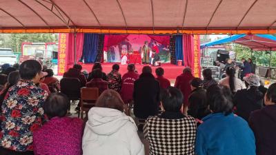 杨林沟镇：送戏下乡暖民心 文明清明话平安