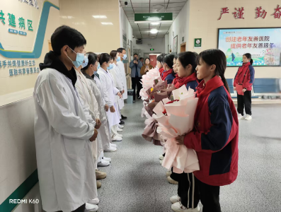 庙头镇平章小学开展医护人员慰问活动