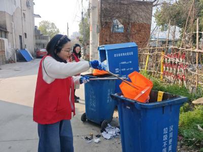 学雷锋践初心 西门桥社区开展清洁家园活动