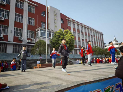 火猴山小学“绳彩飞扬”挑战赛活力上演  