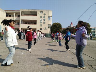 麻河小学：活力绳飞扬 课间“燃”起来