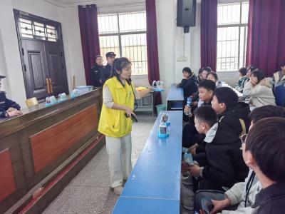 家校社齐发力 禁毒宣传走进城隍中学