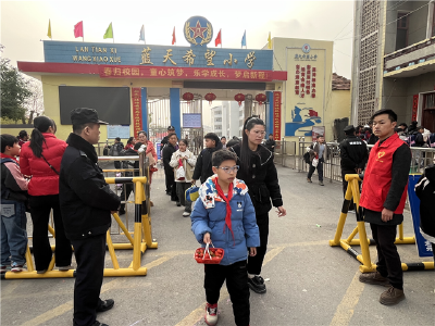 刘家隔镇：护航开学季 守护校园平安路