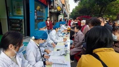 开到家门口的“移动医院”，汉川这辆车，暖心！