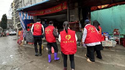 走访商户强宣传 禁鞭巡查保平安