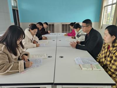 回龙中心小学开展“新质课堂”打磨活动