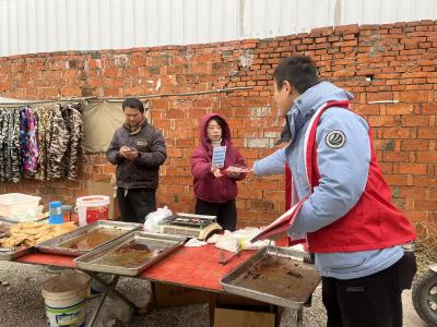 汈东街道：“平安早市”飘起禁毒宣传“志愿红”