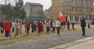 三月春风暖人心 雷锋精神永传承——沉湖镇老塔小学开展环境卫生清扫志愿服务活动