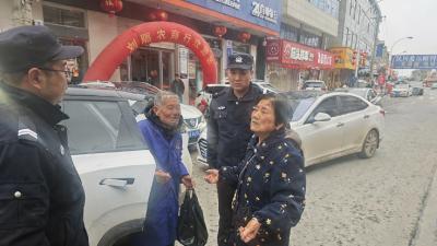 春雨寒人心暖 警灯照亮回家路