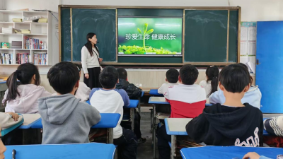 垌塚小学：打开心门，让阳光进去