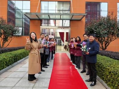 汉川外国语学校温情庆祝“三八”国际妇女节